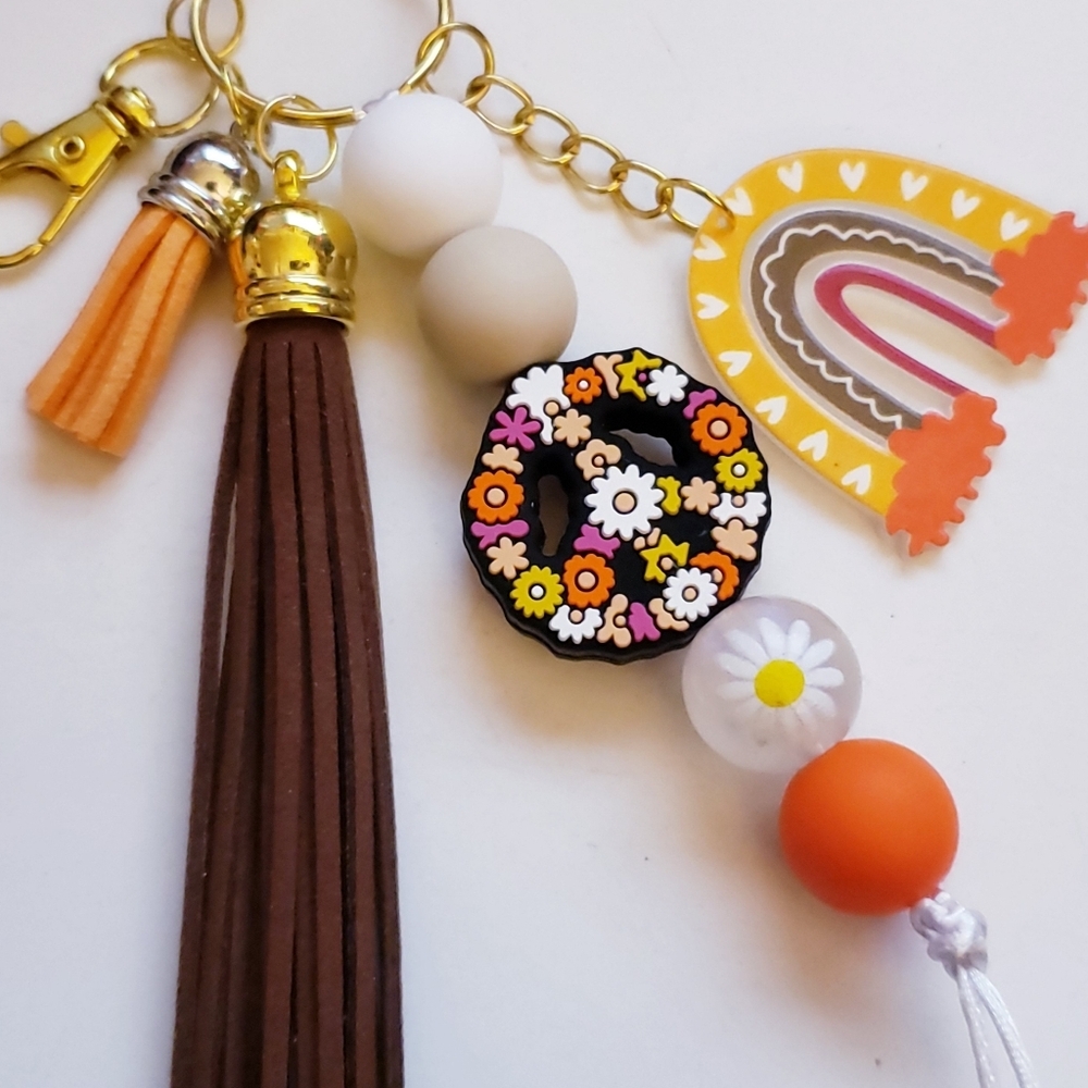 Handmade SiIicone Focal Beaded Rainbow 70s Peace Daisy Keychain